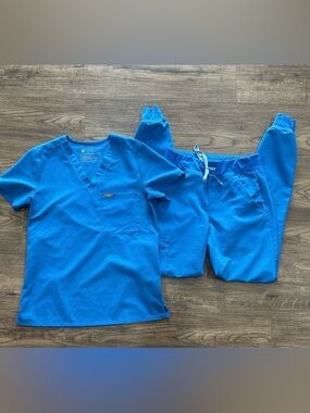 FIGS Technical Collection Scrub Set Capri Blue